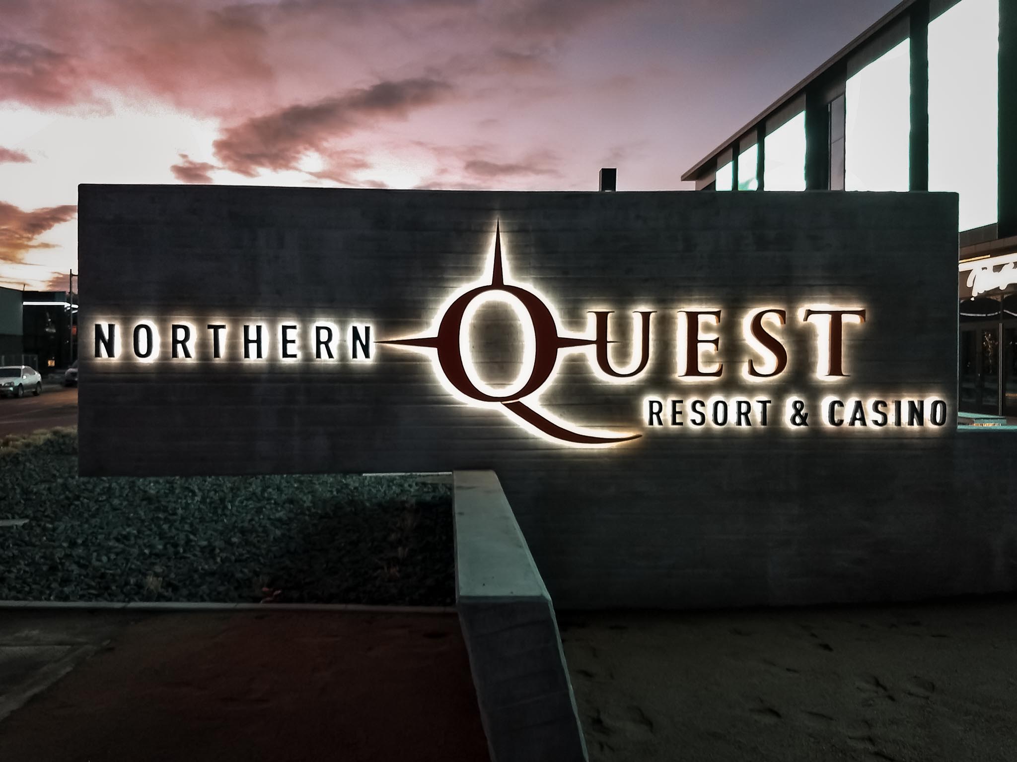 casino-northern-quest-light-up-entry-sign