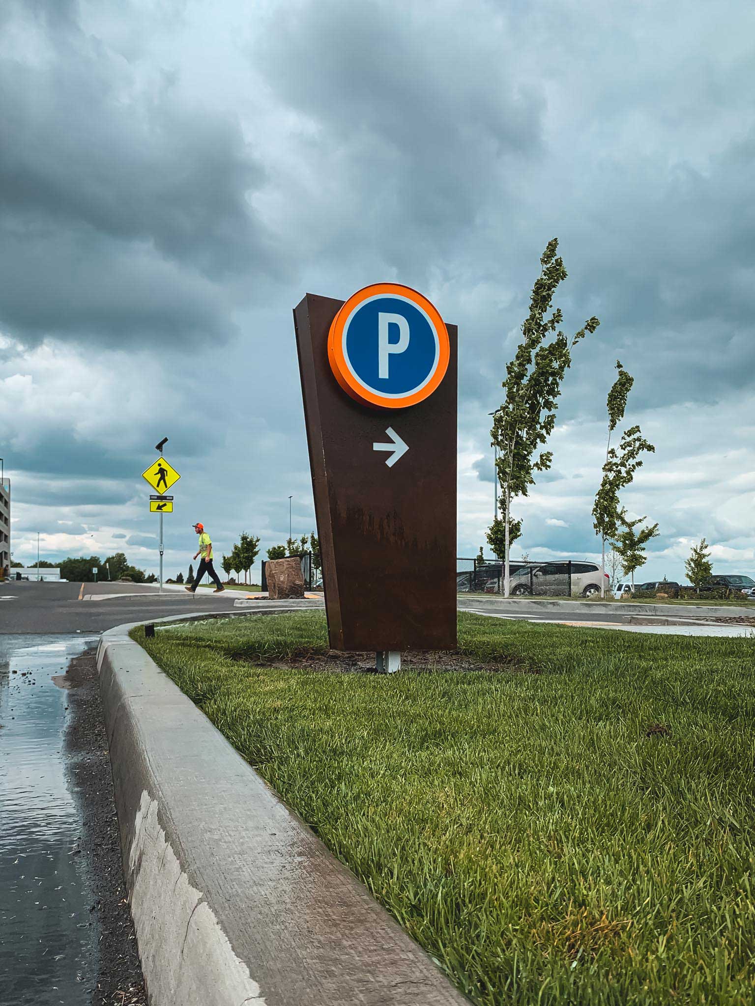casino-northern-quest-wayfinding-parking-icon-monumen-sign-2