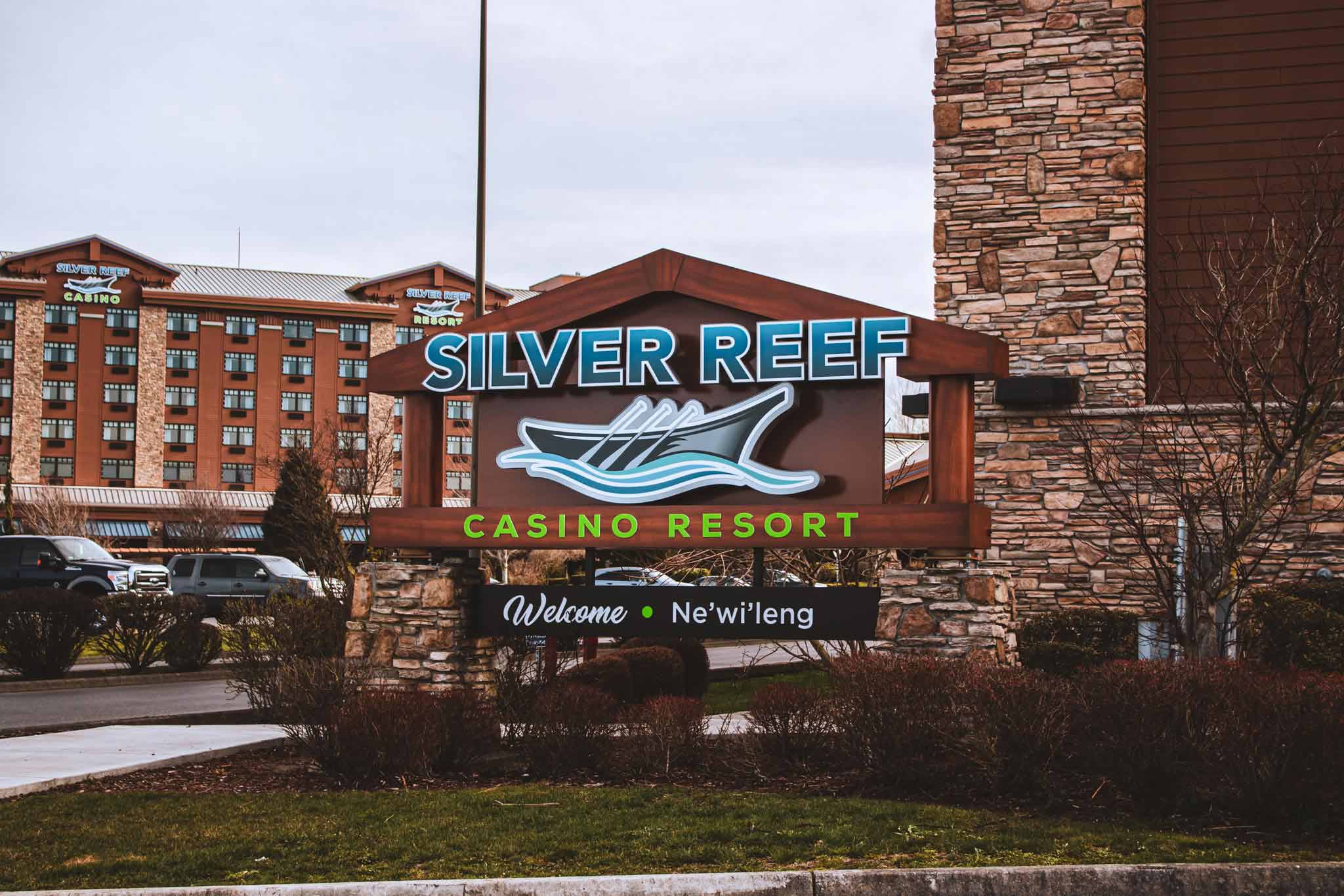 casino-silver-reef-welcome-monument-sign