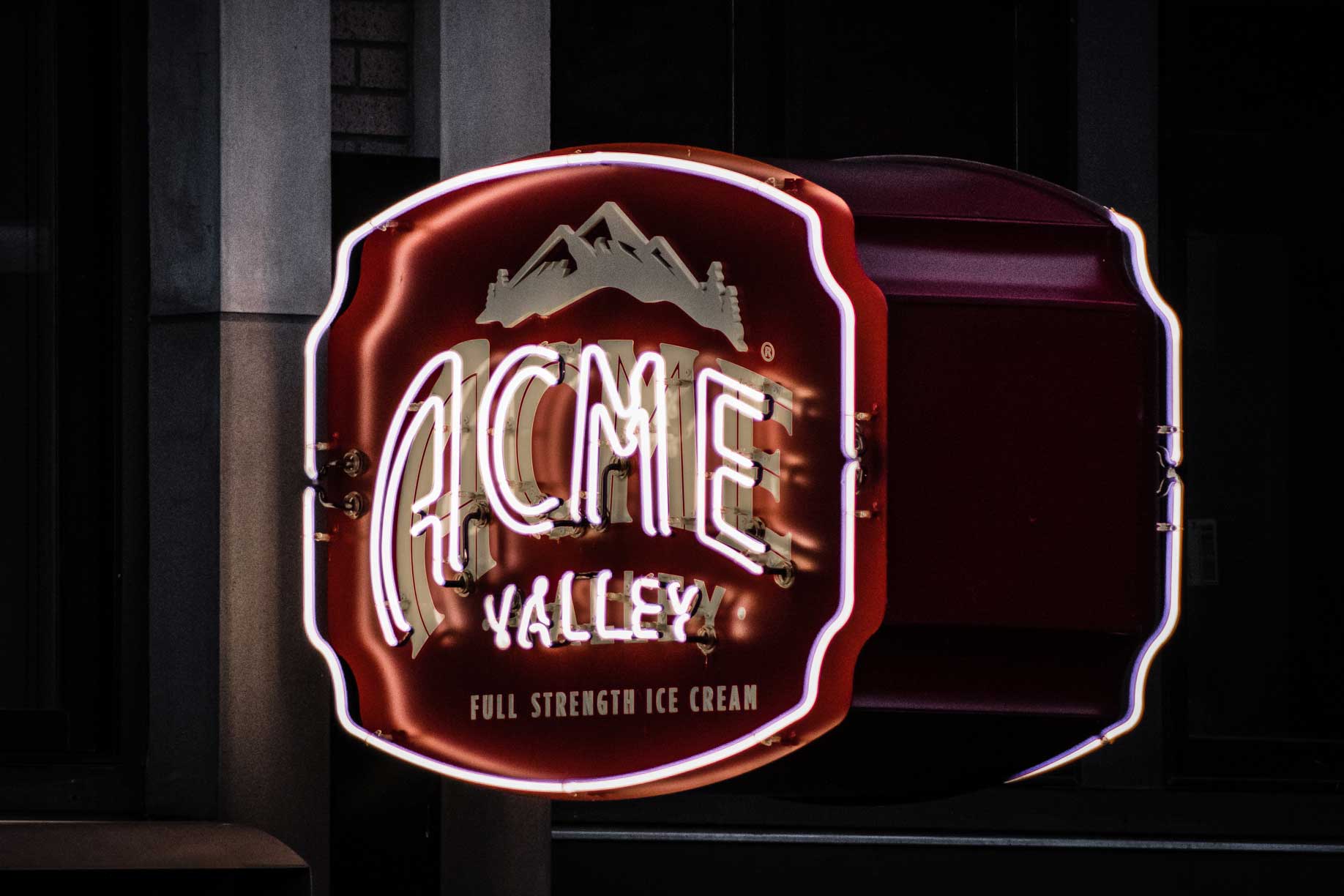 hospitality-acme-valley-ice-cream-illuminated-neon-sign