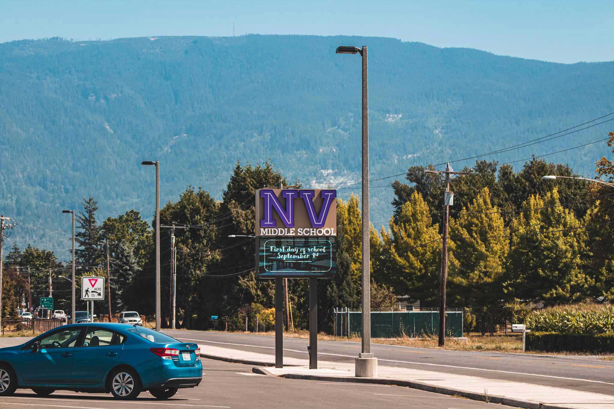education-nooksack-valley-middle-school-electronic-pylon-sign